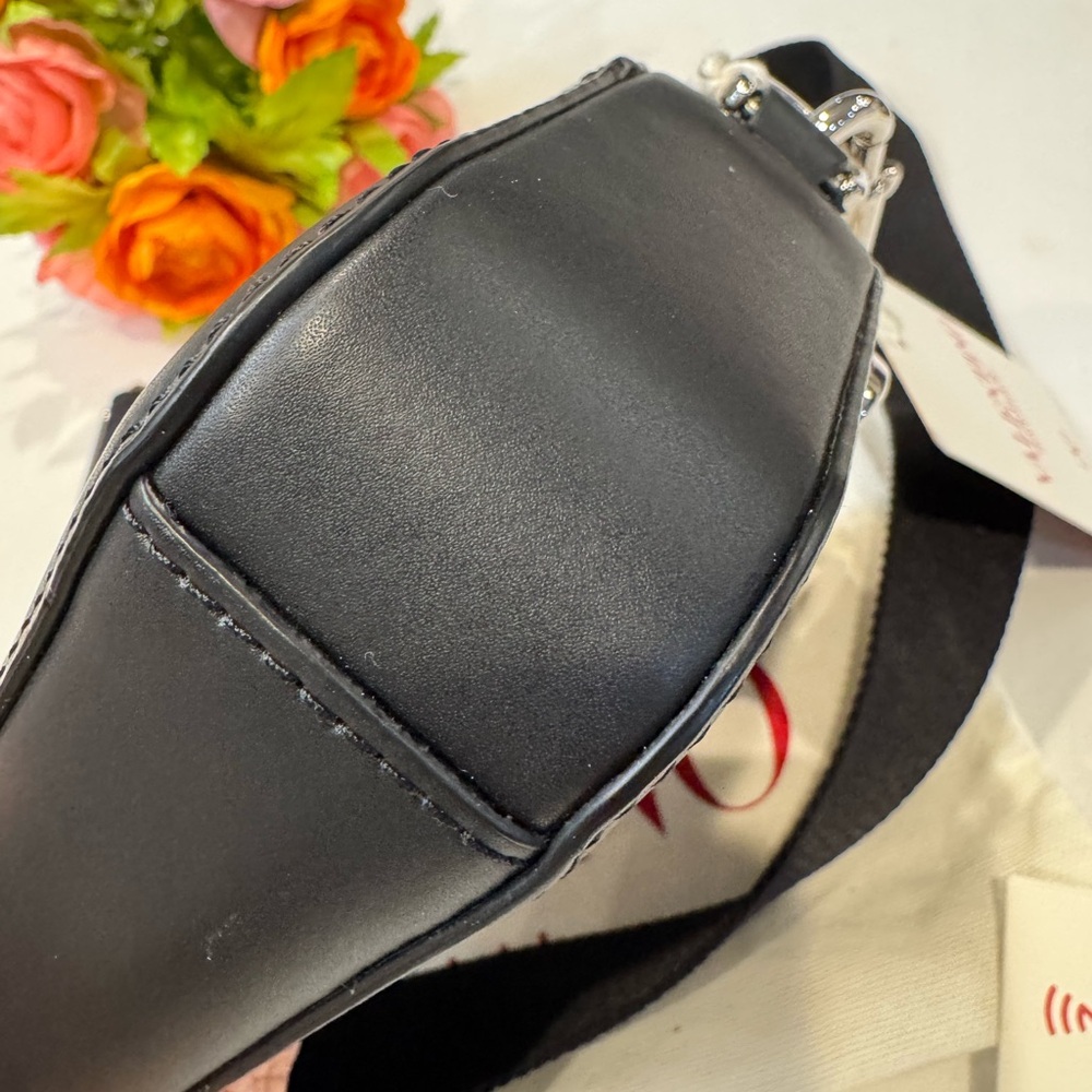 New & Authentic Valentino Garavani crossbody/belt bag - Picture 5 of 13